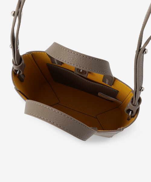 ORCIVAL（オーシバル）の「ORCIVAL | ダブルフェイスレザー 2WAYトートバッグ（ショルダーバッグ・レディース・ライトブラウン/グレイッシュベージュ/ブラック・-）」の10枚目の写真