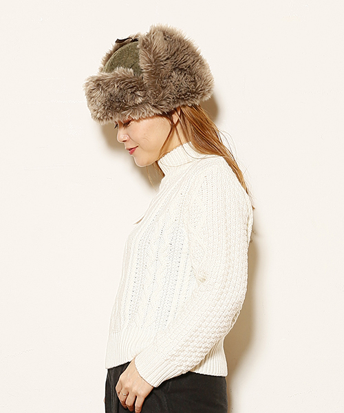 mystic（ミスティック）の「【mystic】ケーブルハイネックニット（ニット/セーター・レディース・キャメル/ブラック/オフホワイト/レッド・ﾌﾘ-）」の2枚目の写真