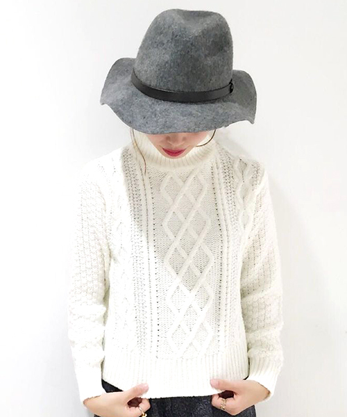 mystic（ミスティック）の「【mystic】ケーブルハイネックニット（ニット/セーター・レディース・キャメル/ブラック/オフホワイト/レッド・ﾌﾘ-）」の12枚目の写真