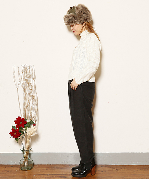 mystic（ミスティック）の「【mystic】ケーブルハイネックニット（ニット/セーター・レディース・キャメル/ブラック/オフホワイト/レッド・ﾌﾘ-）」の14枚目の写真