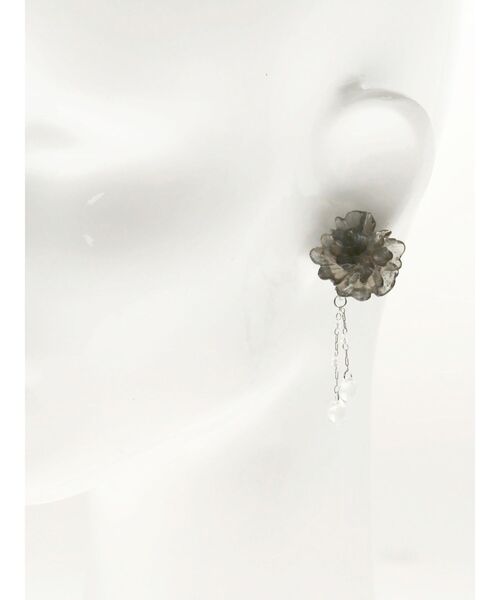 MERCURYDUO（マーキュリーデュオ）の「フラワーモチーフイヤリング（イヤリング・レディース・オフホワイト/ブラック/ピンク・FREE）」の7枚目の写真