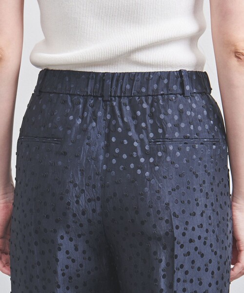 UNITED ARROWS（ユナイテッドアローズ）の「ドット サテン 2タック ワイドパンツ（その他パンツ・レディース・ネイビー/ブラック/ライトピンク/オフホワイト/その他8・36/38/40）」の22枚目の写真