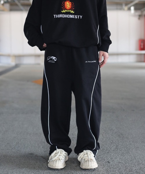 ATMARK(アットマーク)の「《フリーサイズ / UNISEX 》ThirdHonestyロゴ パイピング ハーフジップ トレーナー(スウェット・メンズ・ブラック/ホワイト・FREE)」の8枚目の写真