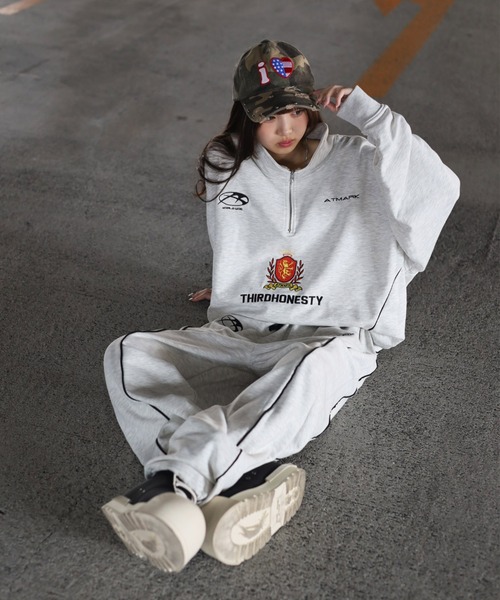 ATMARK(アットマーク)の「《フリーサイズ / UNISEX 》ThirdHonestyロゴ パイピング ハーフジップ トレーナー(スウェット・メンズ・ブラック/ホワイト・FREE)」の10枚目の写真
