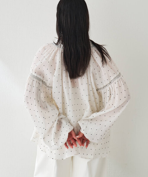 Whim Gazette（ウィムガゼット）の「ドット刺繍ブラウス（シャツ