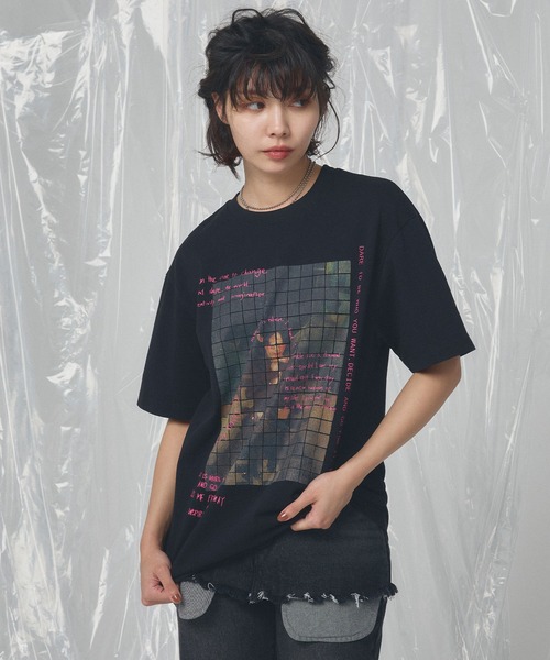 ELLEgirl（エルガール）の「フォトプリントTシャツ【ELLEgirl/エルガール】（Tシャツ/カットソー・レディース・ブラック/オフホワイト・FREE）」の4枚目の写真