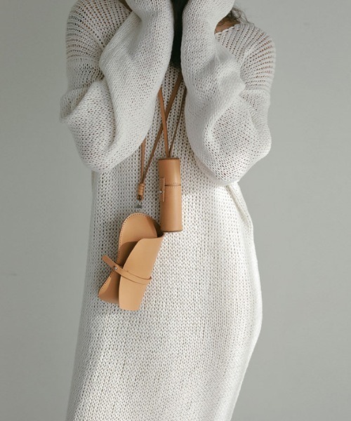 ETRE TOKYO（エトレトウキョウ）の「タンドレザーリップケース（ネックレス・レディース・ブラック/ベージュ・FREE）」の3枚目の写真