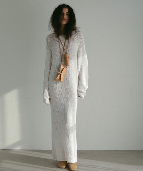 ETRE TOKYO（エトレトウキョウ）の「タンドレザーリップケース（ネックレス・レディース・ブラック/ベージュ・FREE）」の4枚目の写真