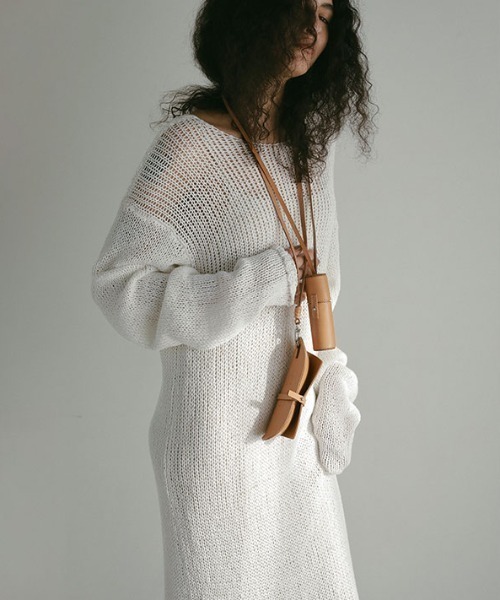 ETRE TOKYO（エトレトウキョウ）の「タンドレザーリップケース（ネックレス・レディース・ブラック/ベージュ・FREE）」の6枚目の写真