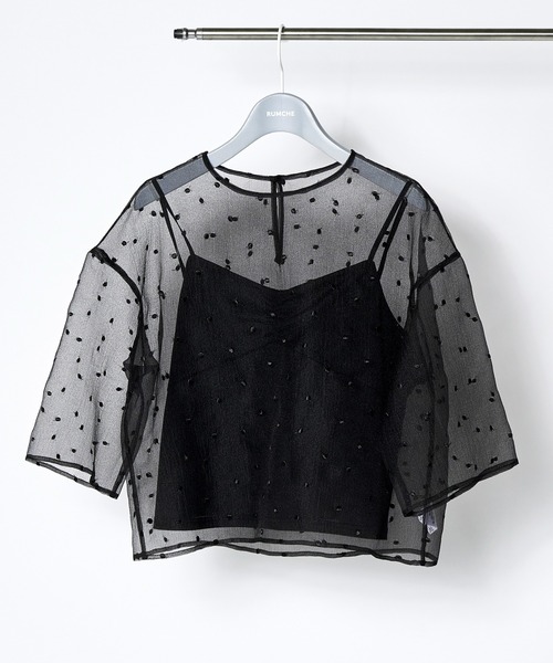 RUMCHE(ラムシェ)の「Dot Embroidery Sheer Tops / ドットエンブロイダリーシアーシャツ(その他トップス・レディース・ブラック/ライトグレー・FREE)」の2枚目の写真