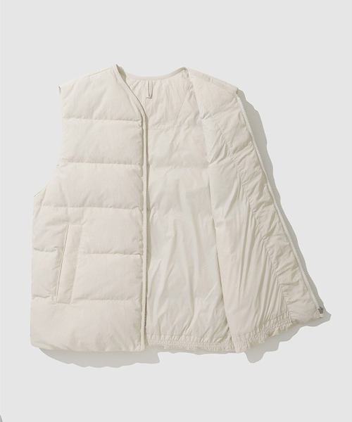 UMBRO（アンブロ）の「UMBRO LIGHTWEIGHT DOWN VEST（アンブロ ライトウェイト ダウンベスト）（ベスト・メンズ・ベージュ系・X-LARGE/MEDIUM）」の3枚目の写真