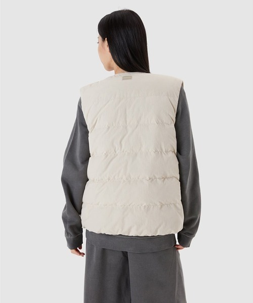 UMBRO（アンブロ）の「UMBRO LIGHTWEIGHT DOWN VEST（アンブロ ライトウェイト ダウンベスト）（ベスト・メンズ・ベージュ系・X-LARGE/MEDIUM）」の14枚目の写真