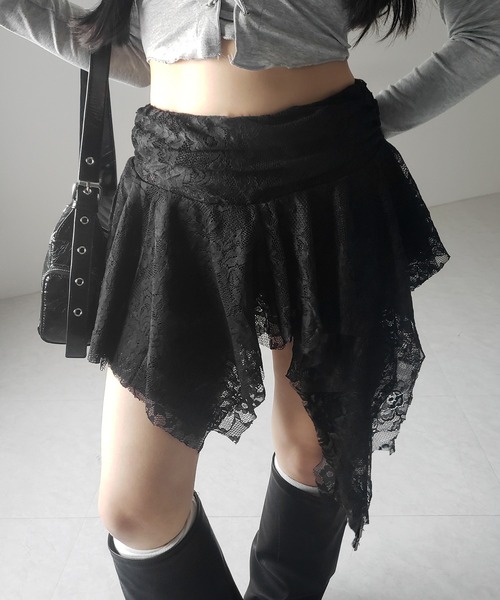 me+em select（ミームセレクト）の「【 ２color ／ インパン裏地付】アシンメトリーフリルレースミニスカート ／ asymmetry frill lace mini skirt（スカート・レディース・ホワイト/ブラック・SMALL）」の2枚目の写真