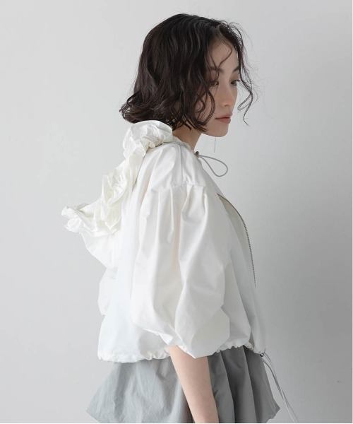 RANDA（ランダ）の「フードフリルマウンテンパーカー（マウンテンパーカー・レディース・ベージュ/ホワイト/ネイビー・FREE/FT）」の4枚目の写真