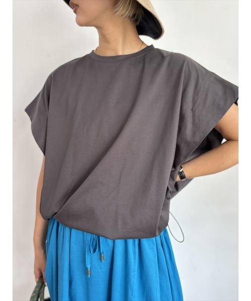 Day and Grade（デイアンドグレイド）の「フレンチスリーブドライタッチコットントップス（Tシャツ/カットソー・レディース・チャコールグレー/アイボリー・FREE）」の2枚目の写真