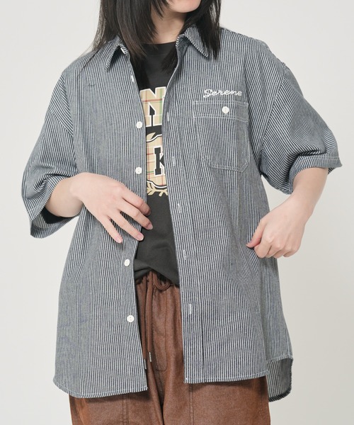 CORISCO(コリスコ)の「ヒッコリーワンポイント刺繍半袖シャツ(M1)(シャツ/ブラウス・メンズ・その他2/その他1・X-LARGE/LARGE/MEDIUM)」の1枚目の写真