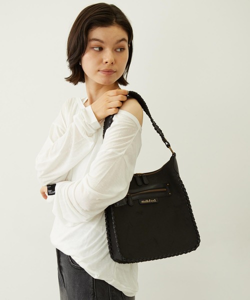 MILKFED.(ミルクフェド)の「WHIPSTITCH BAG(ショルダーバッグ・レディース・ブラウン/グレー/ブラック・ONE SIZE)」の19枚目の写真