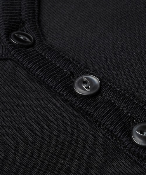 NO ID.(ノーアイディ)の「mt9799-フライスヘンリーV-N-T VネックTシャツ(Tシャツ/カットソー・メンズ・ブラック/グレー/ホワイト・2/1)」の5枚目の写真