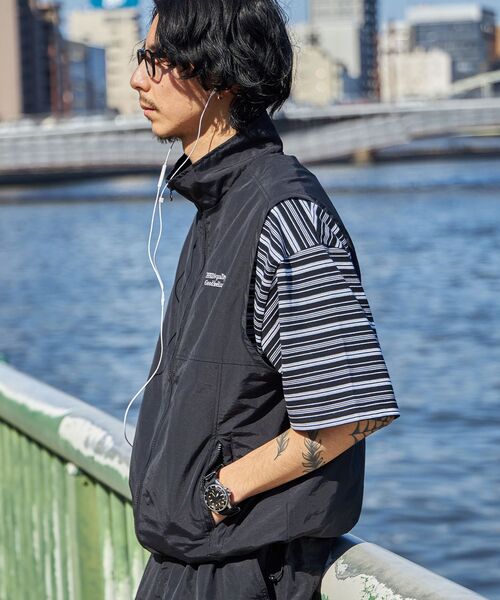 FFEIN（フェイン）の「【FFEIN(フェイン)】ロゴ刺繍スタンドカラーナイロンジップベスト / ベスト ナイロン ドローコード テック チェック（ベスト・メンズ・ブラック/ダークパープル/ブラック系その他/チャコール/ネイビー/ベージュ・SMALL/MEDIUM/LARGE）」の7枚目の写真