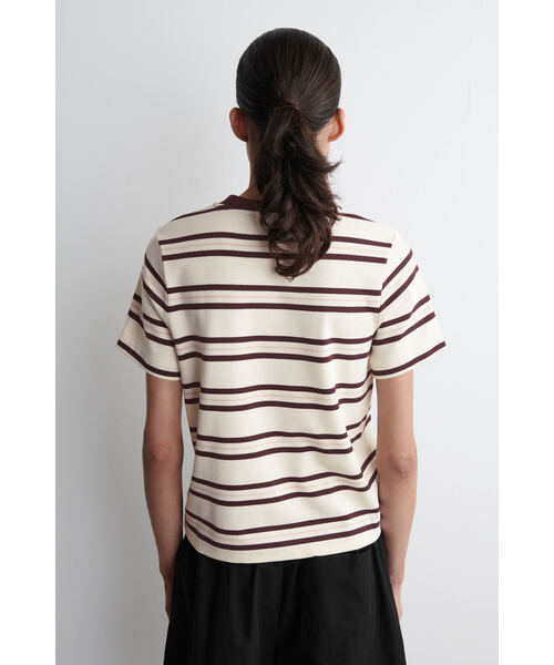 COS（コス）の「クリーンカットTシャツ（Tシャツ/カットソー・レディース・ホワイト系その他/ネイビー/グレー系その他/ホワイト×ブラック/レッド/カーキ/コバルトブルー/ライラック/ホワイト系その他2/ピンク系その他/ホワイト×レッド・M/S/XS/XL/L/S/P）」の13枚目の写真