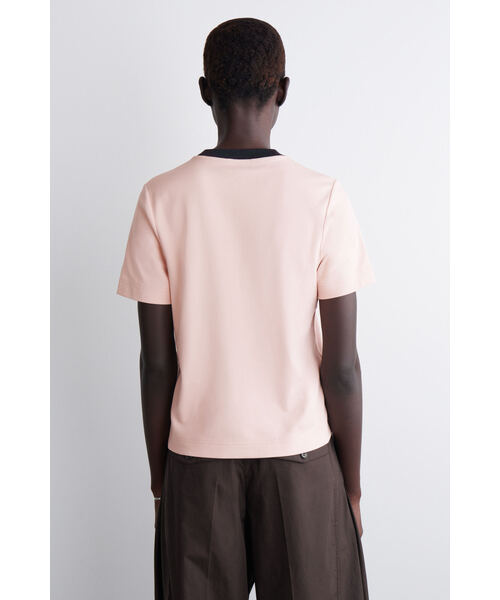 COS（コス）の「クリーンカットTシャツ（Tシャツ/カットソー・レディース・ホワイト系その他/ネイビー/グレー系その他/ホワイト×ブラック/レッド/カーキ/コバルトブルー/ライラック/ホワイト系その他2/ピンク系その他/ホワイト×レッド・M/S/XS/XL/L/S/P）」の18枚目の写真