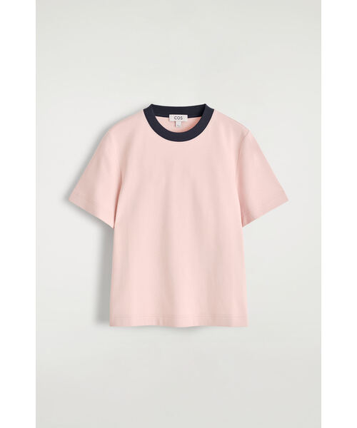 COS（コス）の「クリーンカットTシャツ（Tシャツ/カットソー・レディース・ホワイト系その他/ネイビー/グレー系その他/ホワイト×ブラック/レッド/カーキ/コバルトブルー/ライラック/ホワイト系その他2/ピンク系その他/ホワイト×レッド・M/S/XS/XL/L/S/P）」の20枚目の写真