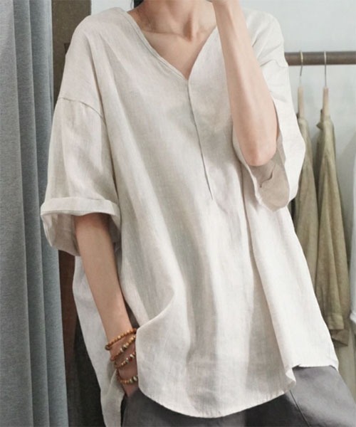 i-dare(アイディア)の「【i-dare】Vネック スキッパーデザイン 半袖 ブラウス(シャツ/ブラウス・レディース・ピンク/グリーン/ホワイト/ブラック/アイボリー・X-LARGE/LARGE/MEDIUM)」の3枚目の写真