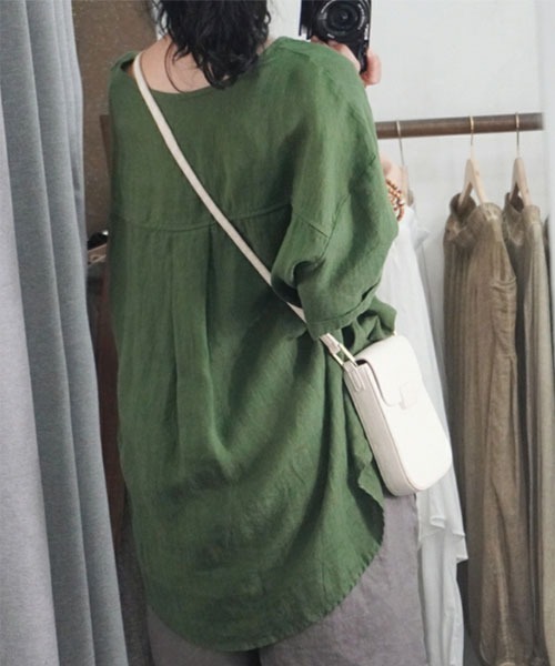 i-dare(アイディア)の「【i-dare】Vネック スキッパーデザイン 半袖 ブラウス(シャツ/ブラウス・レディース・ピンク/グリーン/ホワイト/ブラック/アイボリー・X-LARGE/LARGE/MEDIUM)」の7枚目の写真