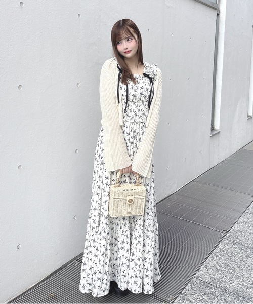 one way(ワンウェイ)の「スパンコールニットカーディガン(カーディガン/ボレロ・レディース・ブルー/オフホワイト/イエロー/ネイビー・FREE)」の12枚目の写真