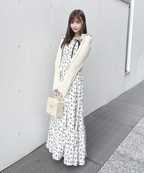 one way(ワンウェイ)の「スパンコールニットカーディガン(カーディガン/ボレロ・レディース・ブルー/オフホワイト/イエロー/ネイビー・FREE)」の13枚目の写真