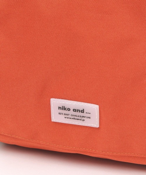 niko and...（ニコアンド）の「オリジナル撥水ロール2WAYボストンバッグ（ボストンバッグ・レディース・オレンジ/ネイビー・0）」の21枚目の写真