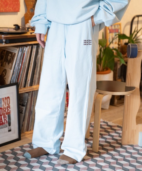 skoool(スクール)の「ロゴ刺繍ワイドスウェットパンツ/ストレートシルエット × コットン100%(スウェットパンツ・メンズ・ネイビー/イエロー/サックスブルー・LARGE)」の2枚目の写真