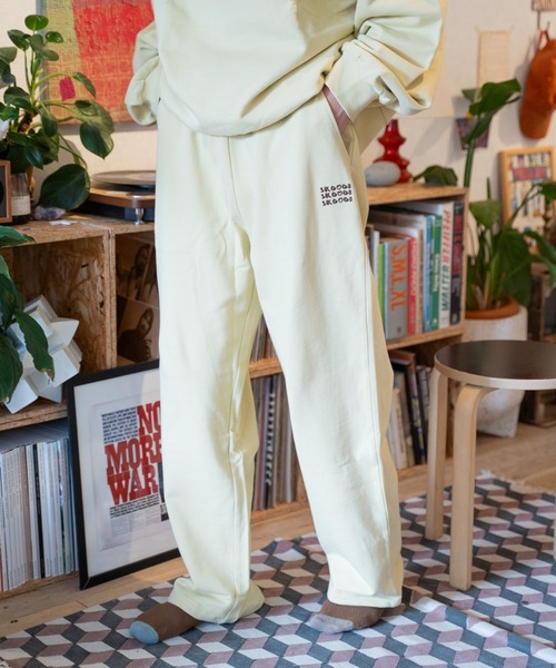 skoool(スクール)の「ロゴ刺繍ワイドスウェットパンツ/ストレートシルエット × コットン100%(スウェットパンツ・メンズ・ネイビー/イエロー/サックスブルー・LARGE)」の3枚目の写真