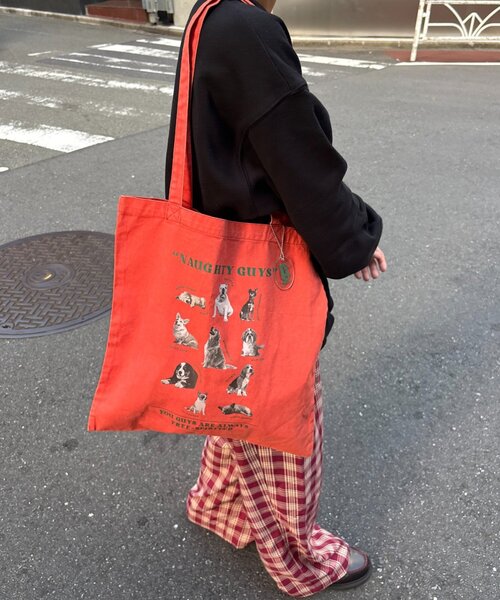 SOUNDSGOOOOD（サウンズグッド）の「【SOUNDSGOOOOD】犬プリントチャーム付きトートバッグ（トートバッグ・レディース・ピンク/ブルー/ブラック/オレンジ/パープル/グリーン/ブラウン・ONE SIZE）」の11枚目の写真