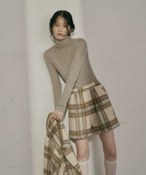 Olu.（オルドット）の「シャギータックショートパンツ[セットアップ可能]（その他パンツ・レディース・グレー/ホワイト×ブラウン/アイボリー/ブラウン・1/0）」の6枚目の写真