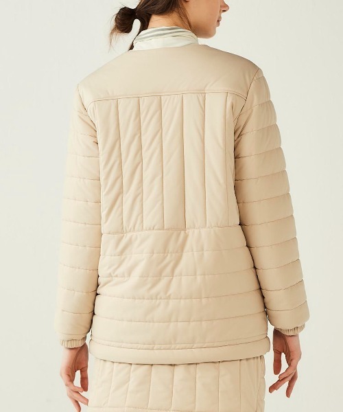 Picone CLUB(ピッコーネクラブ)の「防風保温ノーカラー中綿ブルゾン(ブルゾン・レディース・ブラック/ホワイト/ベージュ・S/M/L)」の10枚目の写真