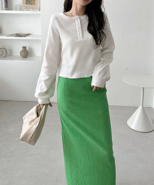 TREOVER(トレオーバー)の「《ラフにお洒落見えが叶う》ヘンリーネックショート丈ワッフルプルオーバー(Tシャツ/カットソー・レディース・オフホワイト/チャコール/ボルドー/ブラック/イエロー/ブラック系その他/ピンク/ブラウン系その他・FREE)」の9枚目の写真