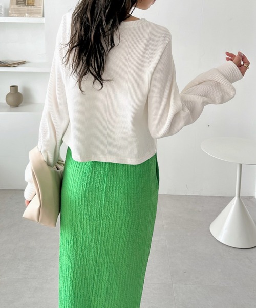 TREOVER(トレオーバー)の「《ラフにお洒落見えが叶う》ヘンリーネックショート丈ワッフルプルオーバー(Tシャツ/カットソー・レディース・オフホワイト/チャコール/ボルドー/ブラック/イエロー/ブラック系その他/ピンク/ブラウン系その他・FREE)」の12枚目の写真