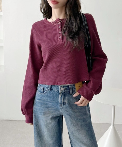 TREOVER(トレオーバー)の「《ラフにお洒落見えが叶う》ヘンリーネックショート丈ワッフルプルオーバー(Tシャツ/カットソー・レディース・オフホワイト/チャコール/ボルドー/ブラック/イエロー/ブラック系その他/ピンク/ブラウン系その他・FREE)」の19枚目の写真