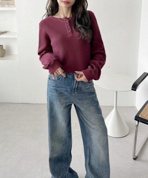 TREOVER(トレオーバー)の「《ラフにお洒落見えが叶う》ヘンリーネックショート丈ワッフルプルオーバー(Tシャツ/カットソー・レディース・オフホワイト/チャコール/ボルドー/ブラック/イエロー/ブラック系その他/ピンク/ブラウン系その他・FREE)」の18枚目の写真