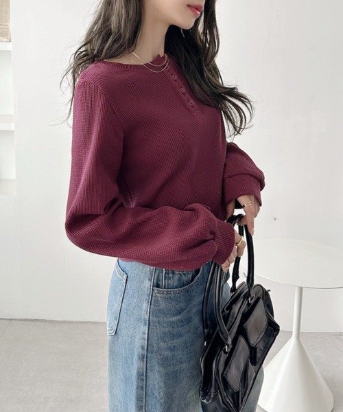 TREOVER(トレオーバー)の「《ラフにお洒落見えが叶う》ヘンリーネックショート丈ワッフルプルオーバー(Tシャツ/カットソー・レディース・オフホワイト/チャコール/ボルドー/ブラック/イエロー/ブラック系その他/ピンク/ブラウン系その他・FREE)」の20枚目の写真