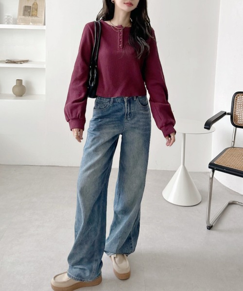 TREOVER(トレオーバー)の「《ラフにお洒落見えが叶う》ヘンリーネックショート丈ワッフルプルオーバー(Tシャツ/カットソー・レディース・オフホワイト/チャコール/ボルドー/ブラック/イエロー/ブラック系その他/ピンク/ブラウン系その他・FREE)」の21枚目の写真