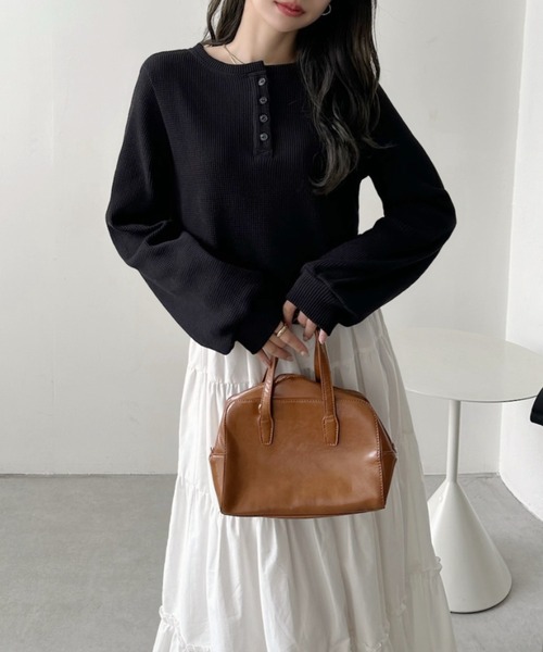 TREOVER(トレオーバー)の「《ラフにお洒落見えが叶う》ヘンリーネックショート丈ワッフルプルオーバー(Tシャツ/カットソー・レディース・オフホワイト/チャコール/ボルドー/ブラック/イエロー/ブラック系その他/ピンク/ブラウン系その他・FREE)」の13枚目の写真
