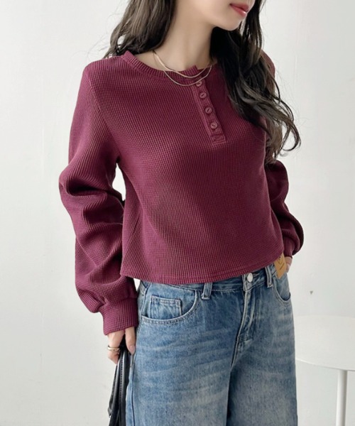 TREOVER(トレオーバー)の「《ラフにお洒落見えが叶う》ヘンリーネックショート丈ワッフルプルオーバー(Tシャツ/カットソー・レディース・オフホワイト/チャコール/ボルドー/ブラック/イエロー/ブラック系その他/ピンク/ブラウン系その他・FREE)」の16枚目の写真