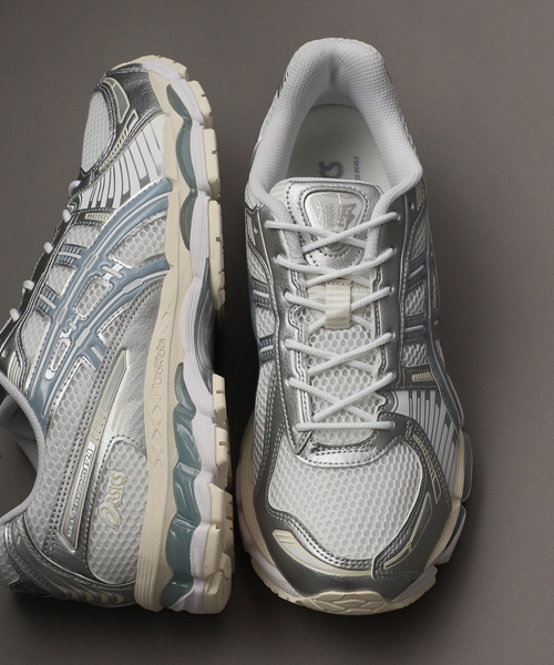 ASICS(アシックス)の「ASICS / アシックス GEL-KAYANO 12.1(スニーカー・メンズ・シルバー/ブラック/ホワイト・26cm/26.5cm/27cm/27.5cm/28cm)」の2枚目の写真