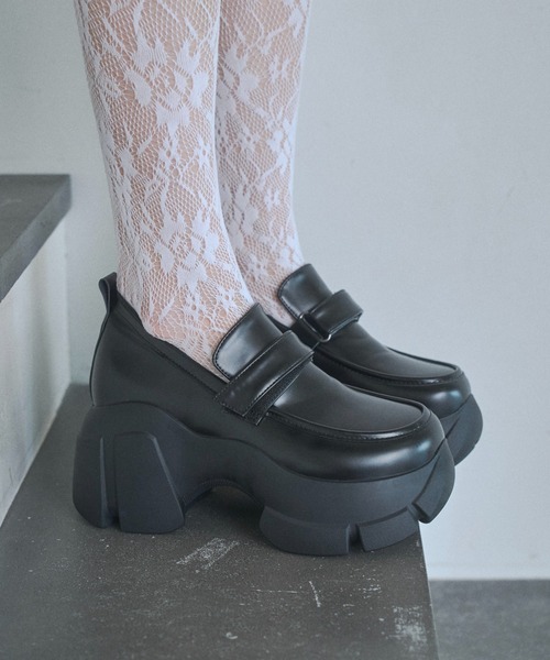 Lovilyn（ラヴィリン）の「【初販即完】-5kg厚底ベルクロローファー（ローファー・レディース・ホワイト/ブラック/ブラック系その他・SMALL/MEDIUM/LARGE）」の3枚目の写真