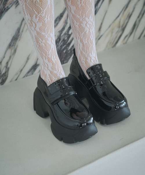 Lovilyn（ラヴィリン）の「【初販即完】-5kg厚底ベルクロローファー（ローファー・レディース・ホワイト/ブラック/ブラック系その他・SMALL/MEDIUM/LARGE）」の4枚目の写真