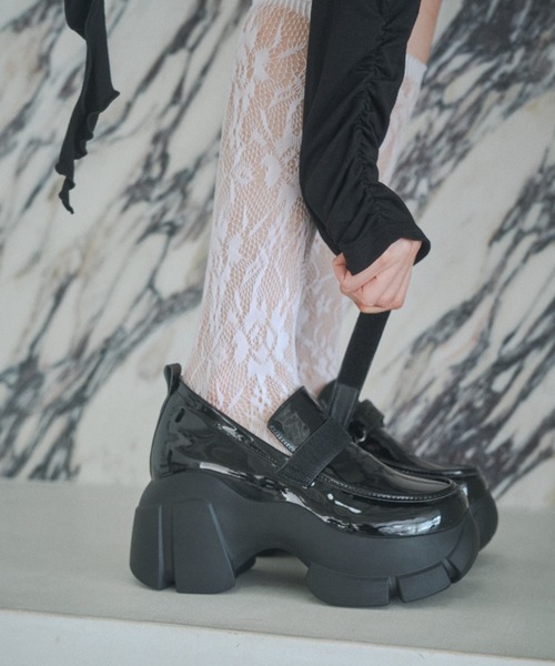 Lovilyn（ラヴィリン）の「【初販即完】-5kg厚底ベルクロローファー（ローファー・レディース・ホワイト/ブラック/ブラック系その他・SMALL/MEDIUM/LARGE）」の11枚目の写真