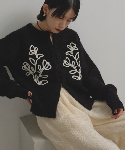 Shelly island（シェリーアイランド）の「テープ刺繍カーディガン（ニット/セーター・レディース・ブラウン/グレー/ブラック・FREE）」の12枚目の写真