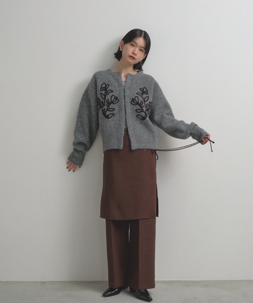 Shelly island（シェリーアイランド）の「テープ刺繍カーディガン（ニット/セーター・レディース・ブラウン/グレー/ブラック・FREE）」の8枚目の写真